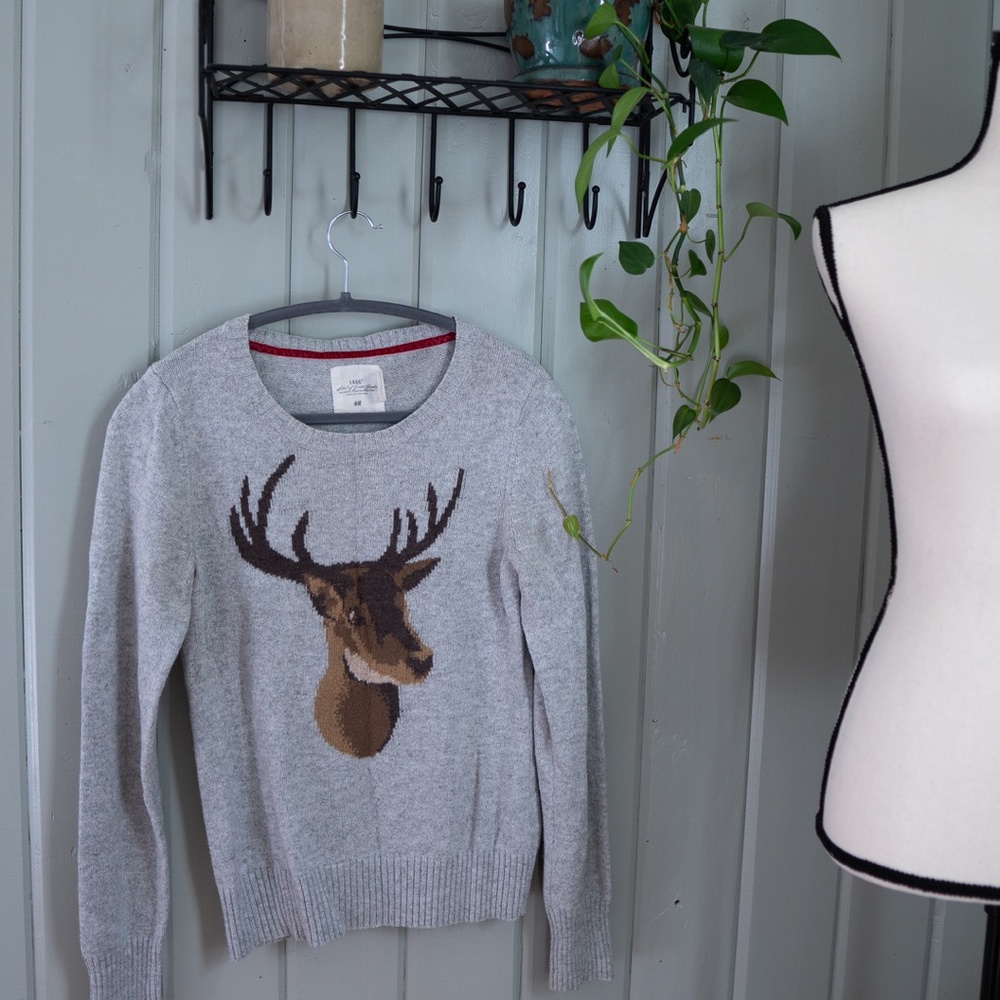 Deer Sweater! - Picture 3 of 4